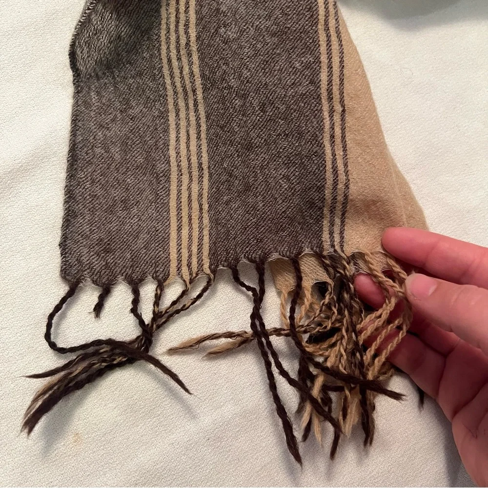 - Liz Claiborne unisex 100% wool scarf.